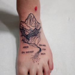 mountains tatoto ruth paz tattoo wiesbaden.png