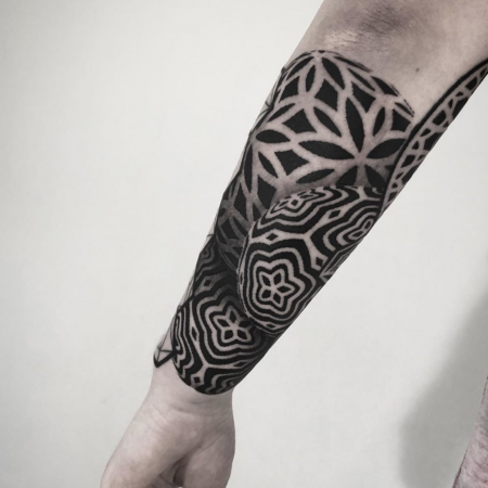 blackwork pattern paztattoo wiesbaden.png